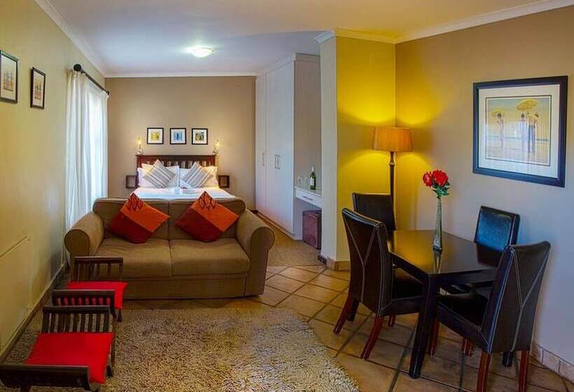 Пансион Room In B&b   Guest Lodge, Double Bed And Sofa Bed Max. 4 Guests, Near Port Elizabeth