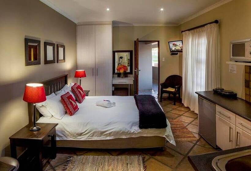 Пансион Room In B&b   Guest Lodge, Double Bed And Sofa Bed Max. 4 Guests, Near Port Elizabeth