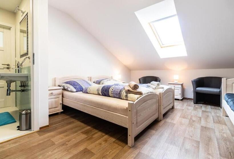 ペンション Vinařství Výmola