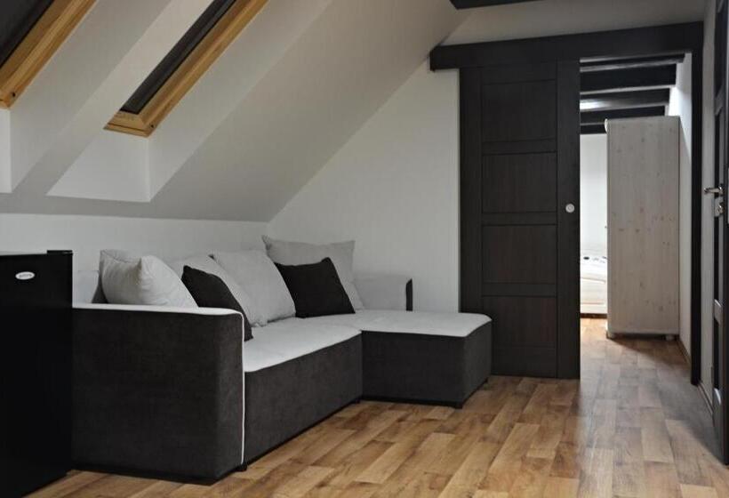 ペンション Vinařství Výmola