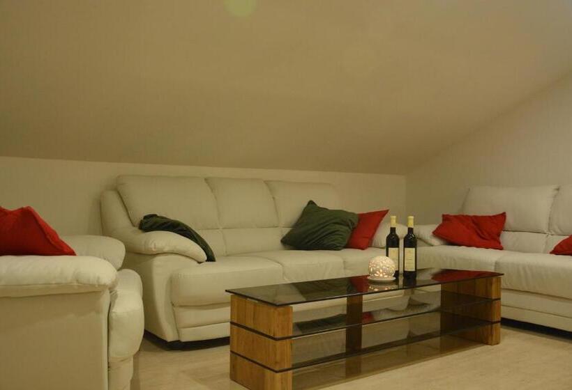 ペンション Vinařství Výmola