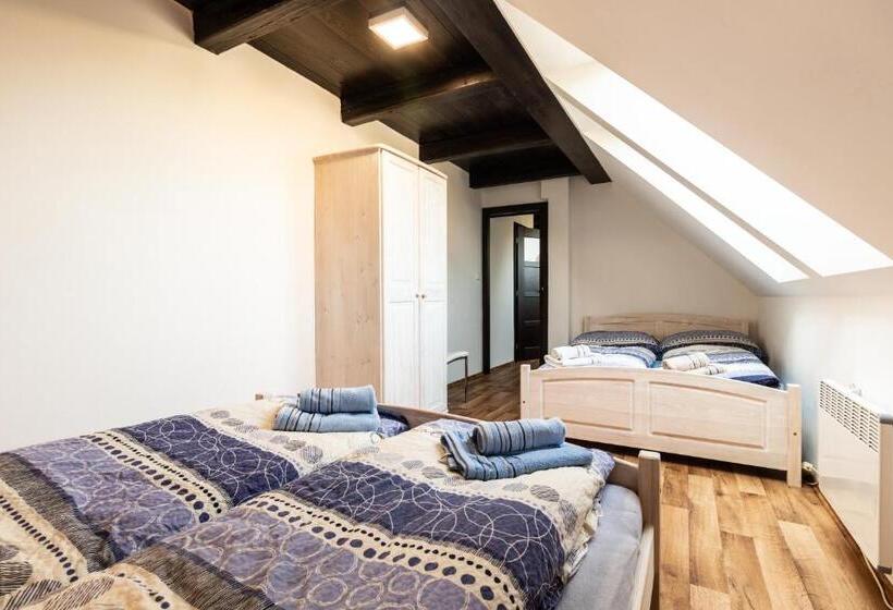 ペンション Vinařství Výmola