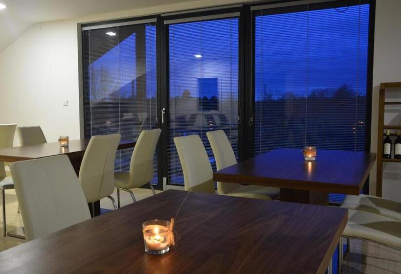 ペンション Vinařství Výmola