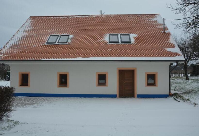 ペンション Vinařství Výmola