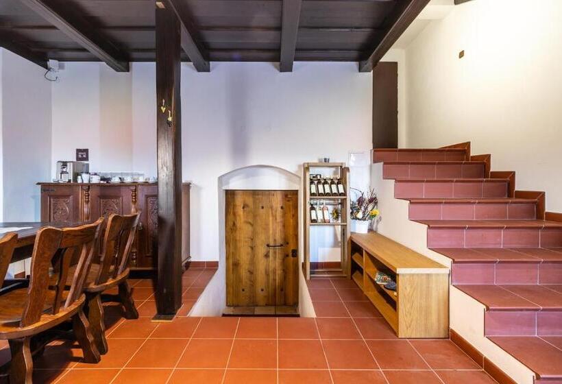 ペンション Vinařství Výmola