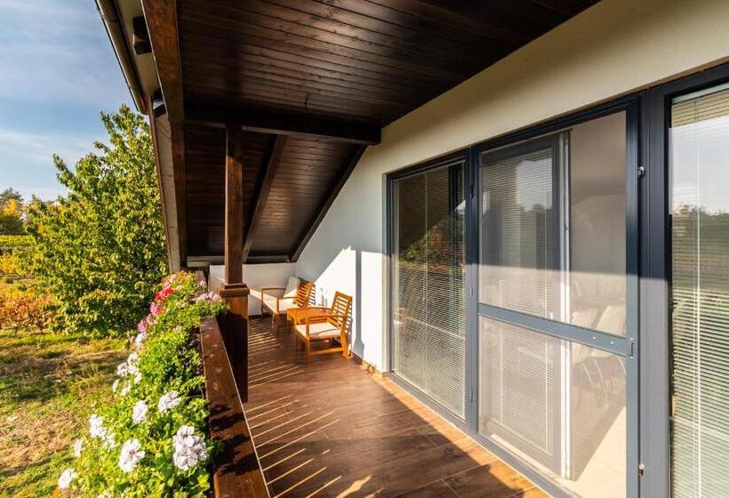 ペンション Vinařství Výmola