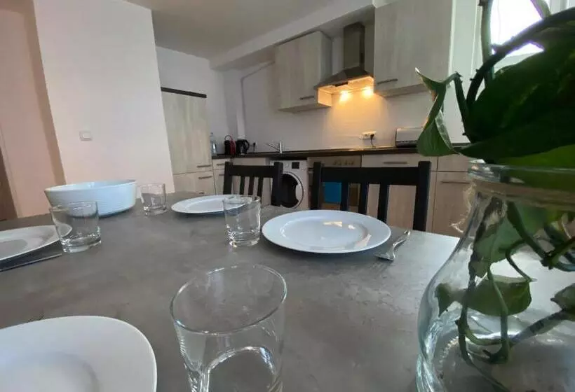 Schloss & Altstadt   Modern & Stylish Für 6 Küche