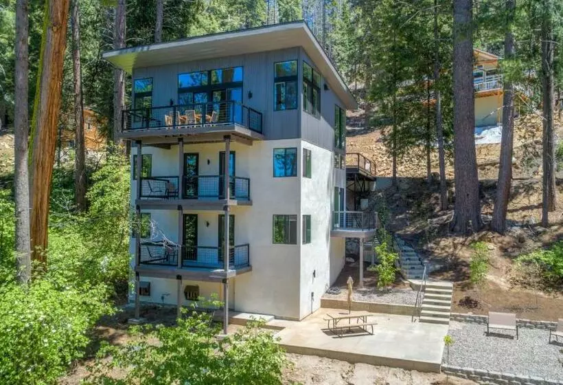 Adventure Lodge