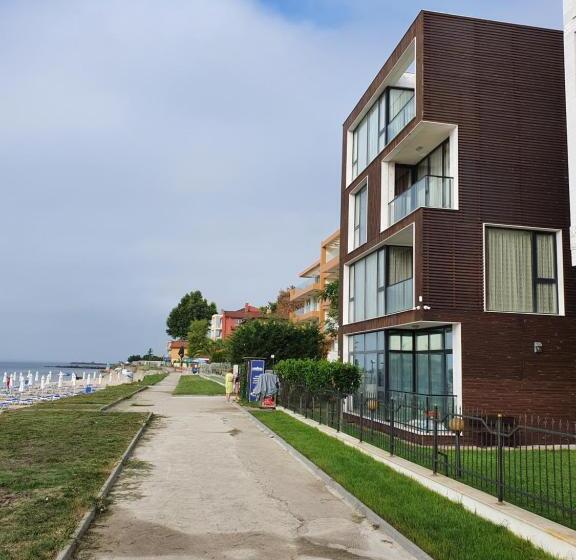 Amara Boutique & Design студио