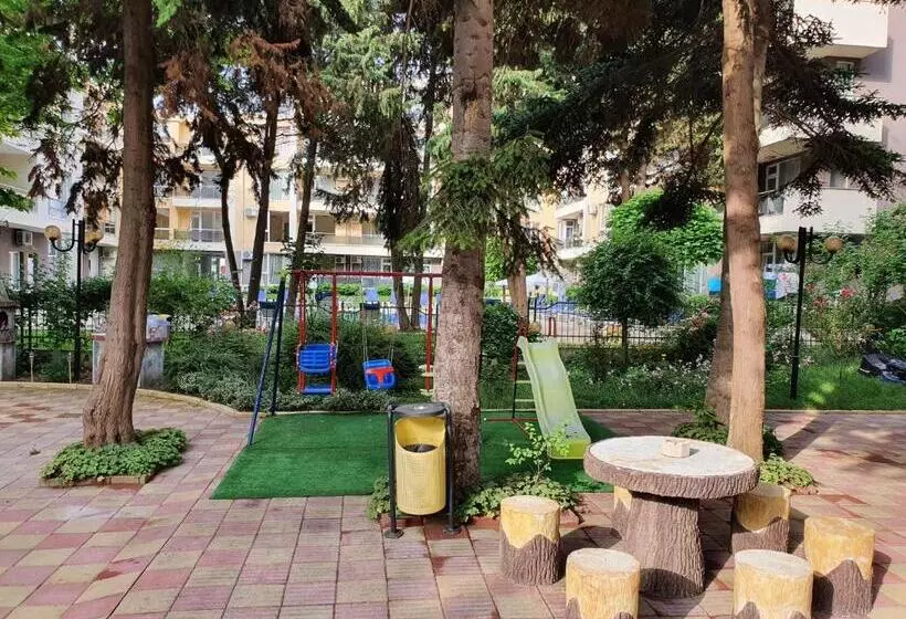 Amara Boutique & Design   студио