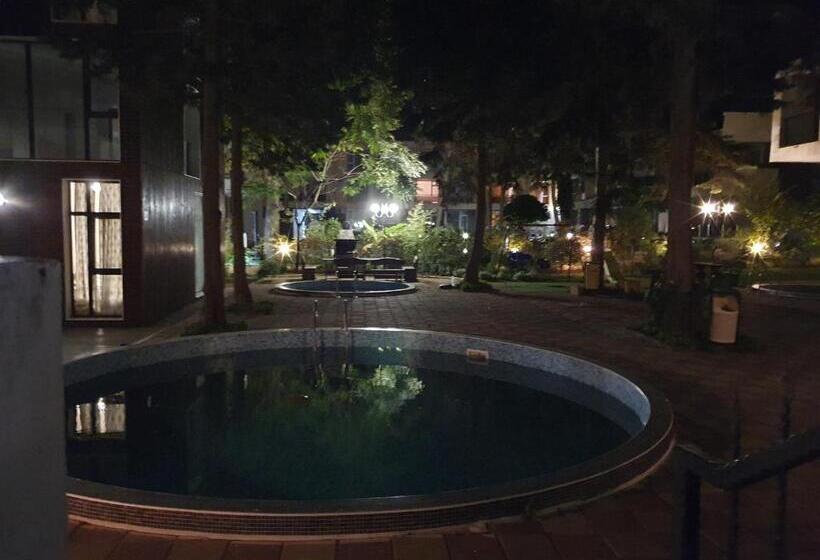 Amara Boutique & Design студио