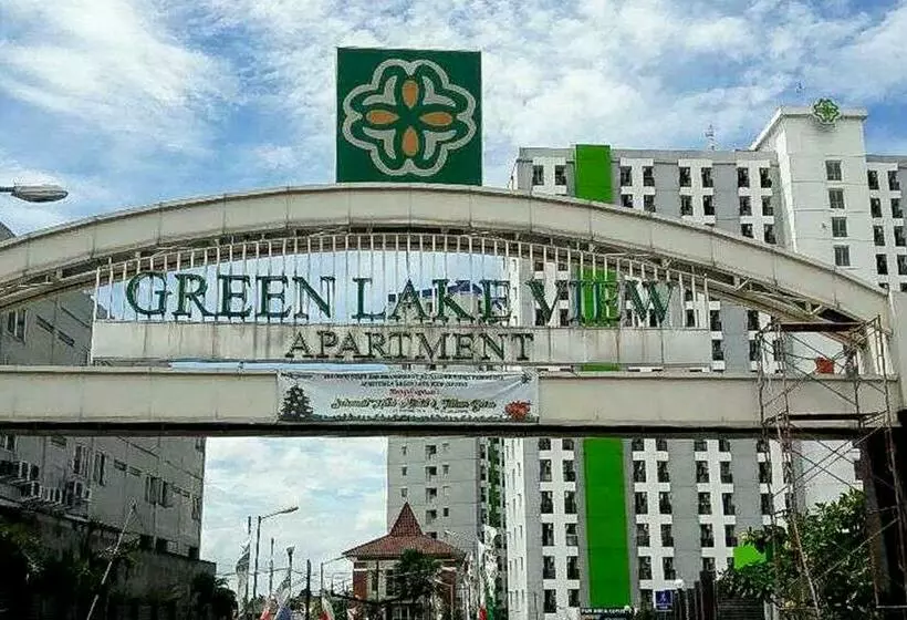 ホテル Redliving Apartemen Green Lake View Ciputat   Juragan Rooms Tower B With Fast Wifi
