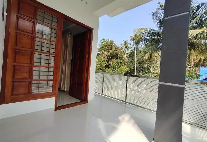 Hotelli White House Residency