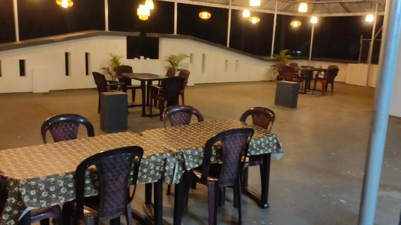 Hotel White House Residency