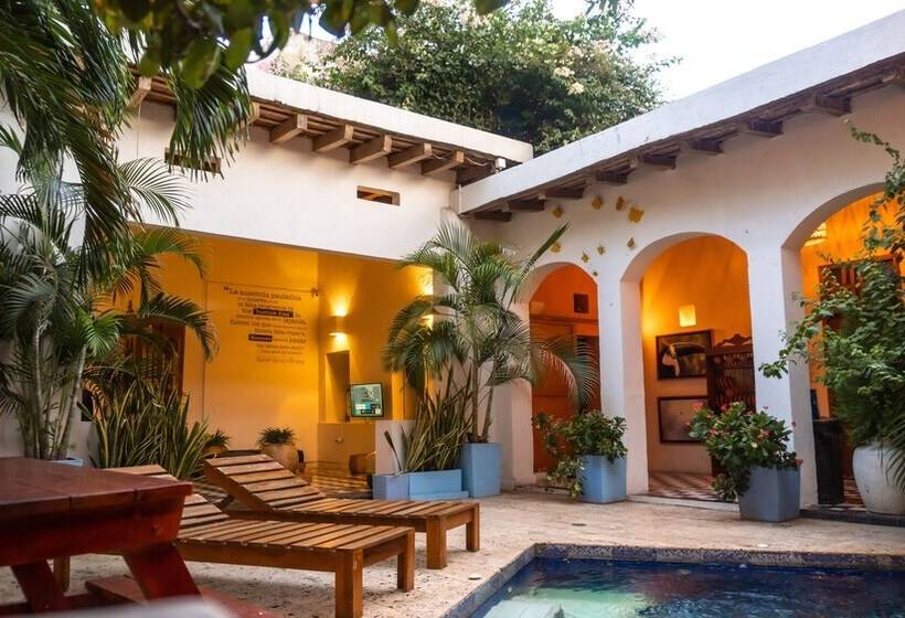 پانسیون La Puerta Azul