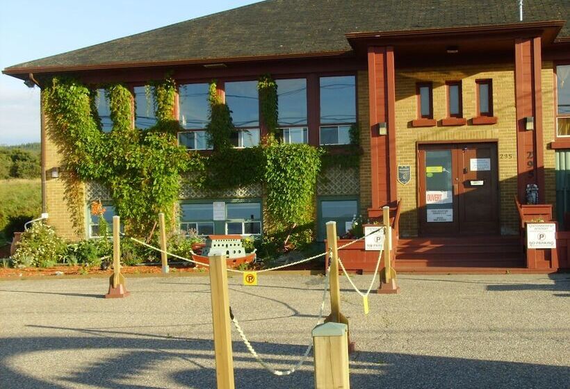 فندق Auberge Internationale La Vieille école