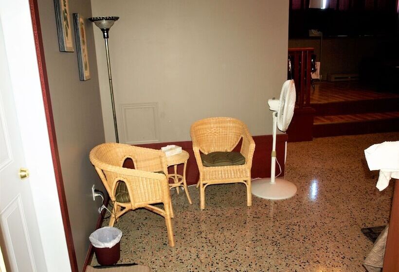 فندق Auberge Internationale La Vieille école