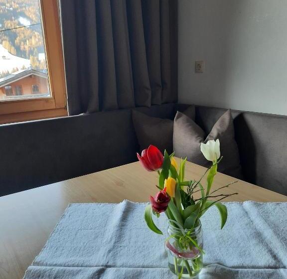 فندق Haus Gmahblick Ferienwonungen