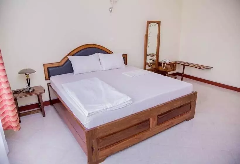 Hotel Kilimanjaro Crane