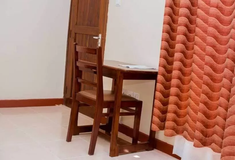 Hotel Kilimanjaro Crane