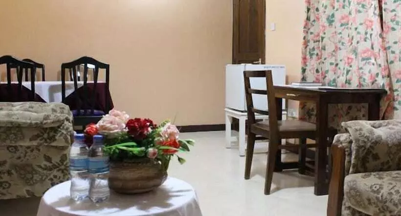 Hotel Kilimanjaro Crane