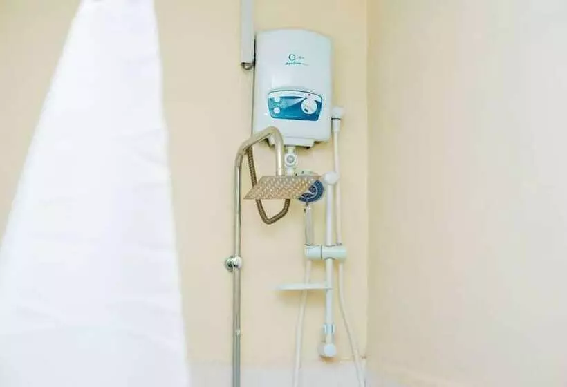 Hotel Kilimanjaro Crane