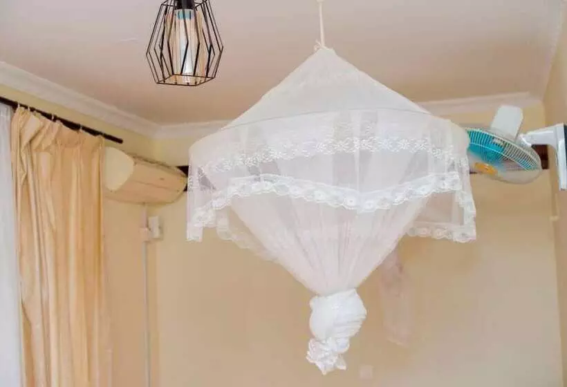 Hotel Kilimanjaro Crane