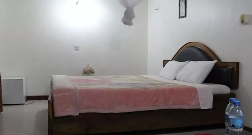 Hotel Kilimanjaro Crane