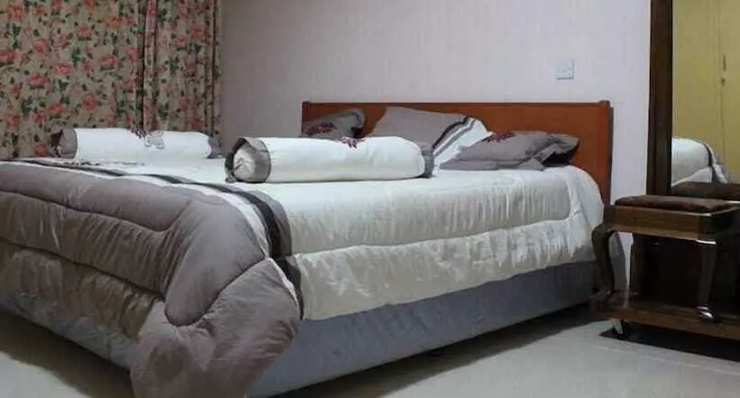 Hotel Kilimanjaro Crane