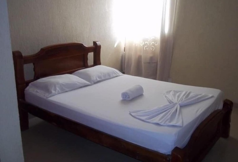 Hotel La Casa Del Turista