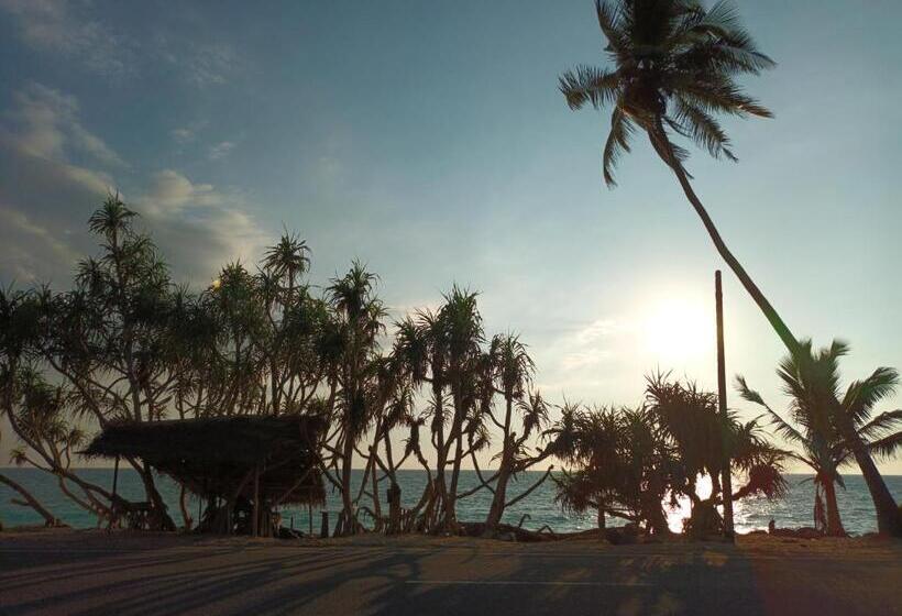 فندق صغير By The C Cabanas