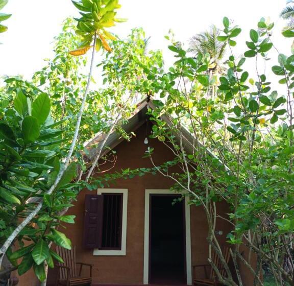 فندق صغير By The C Cabanas