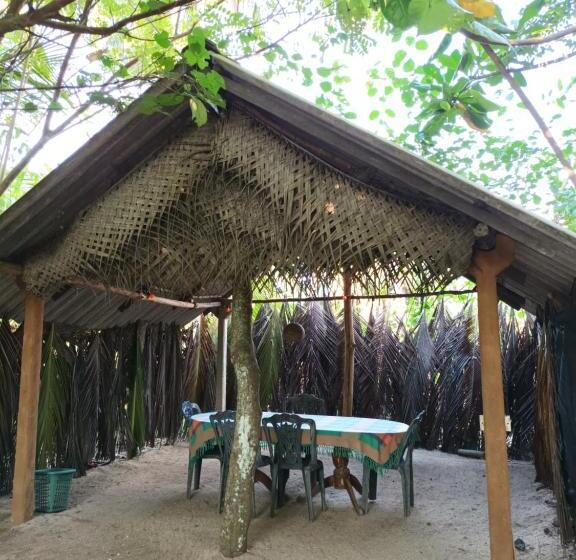 فندق صغير By The C Cabanas