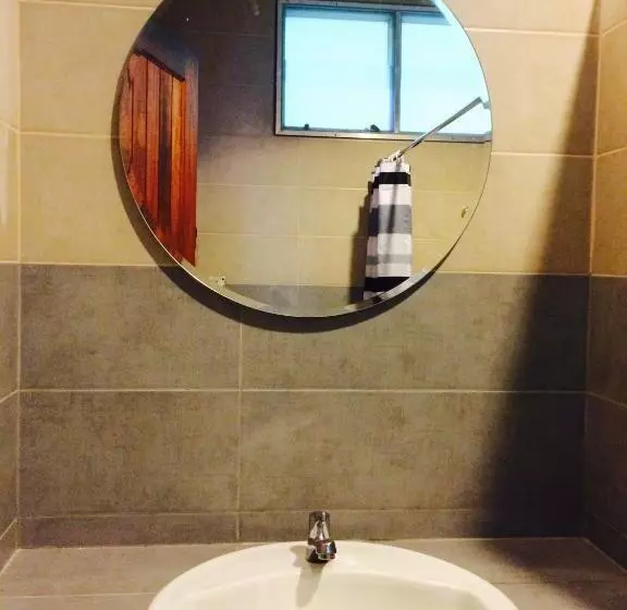 Retkeilymaja Maehaad Garden Inn