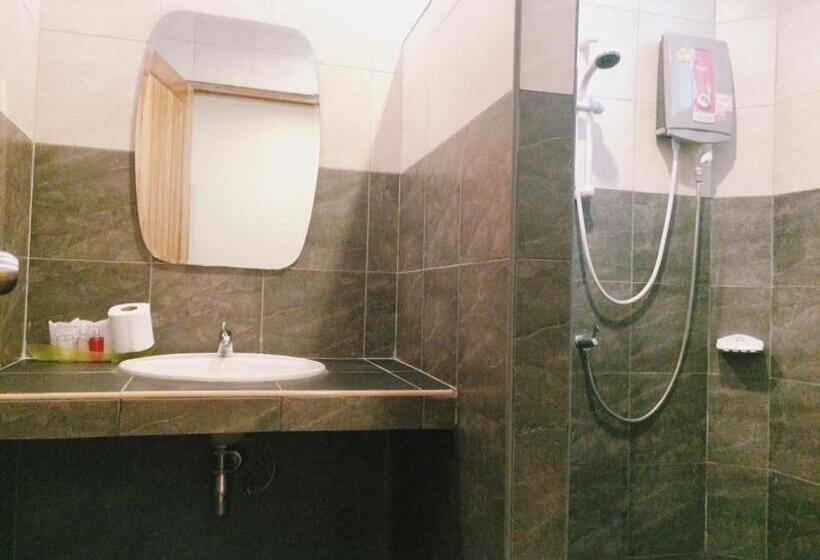 הוסטל Maehaad Garden Inn