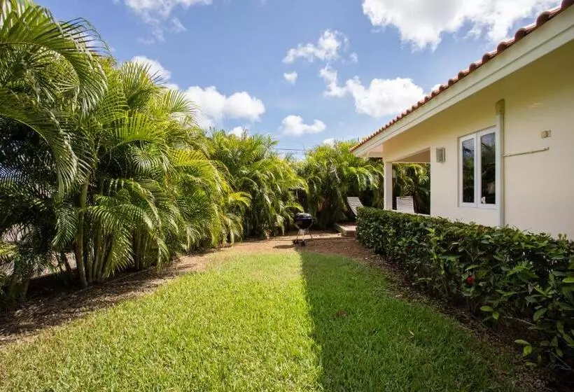 Attractive Villa In Resort