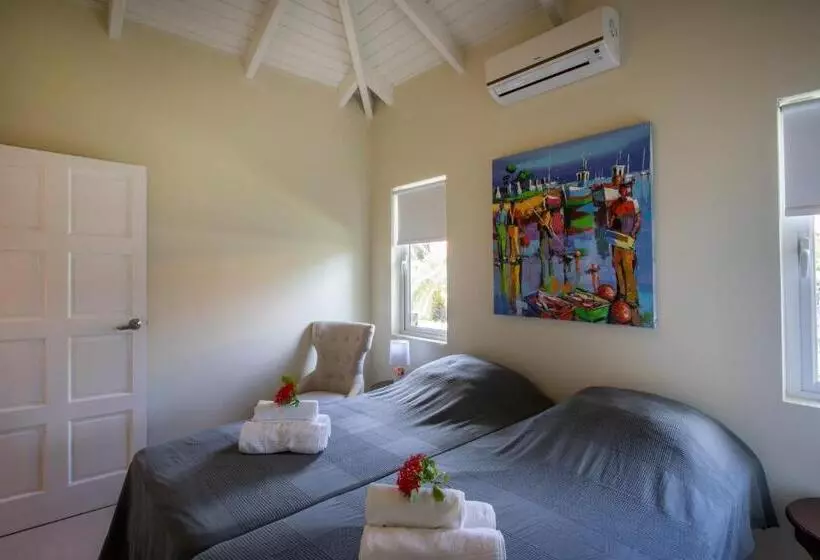Attractive Villa In Resort