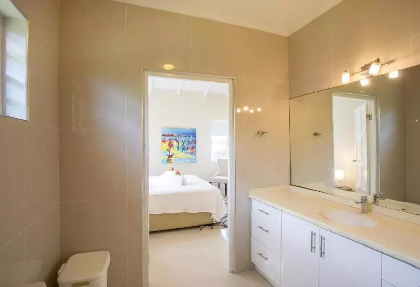 Attractive Villa In Resort
