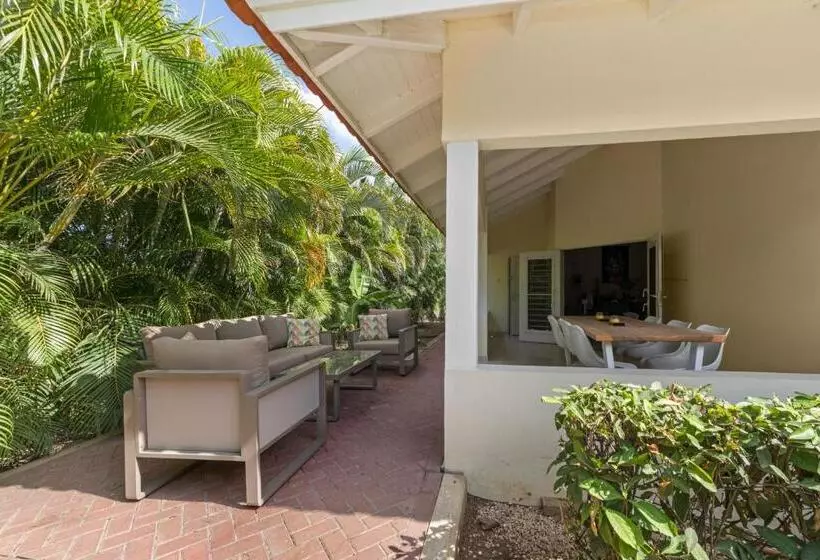 Attractive Villa In Resort