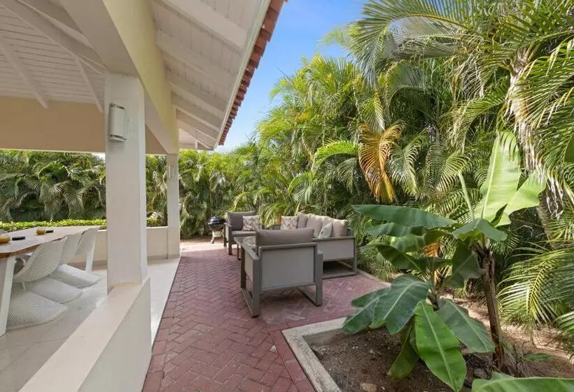 Attractive Villa In Resort