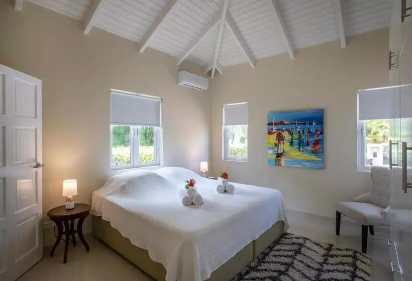 Attractive Villa In Resort
