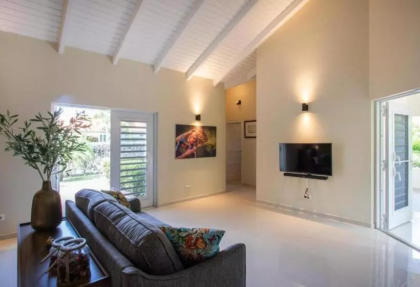 Attractive Villa In Resort