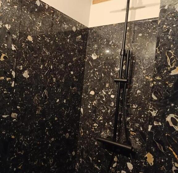 Mademoiselle Nineth Met Sauna