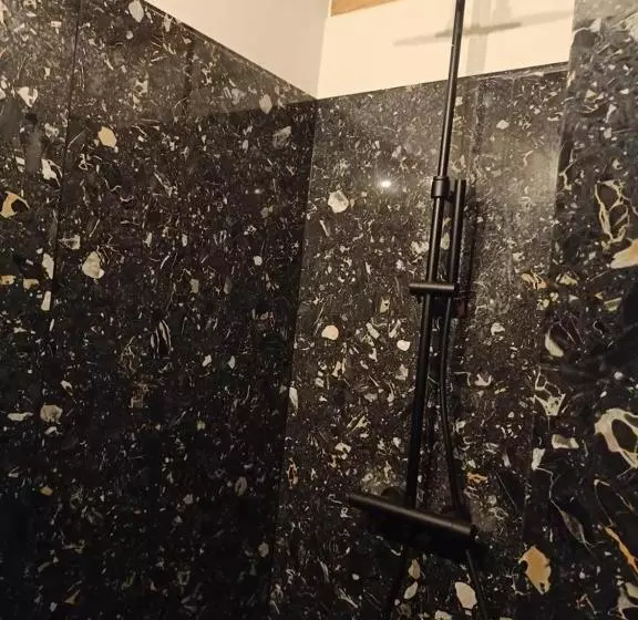 Mademoiselle Nineth Met Sauna