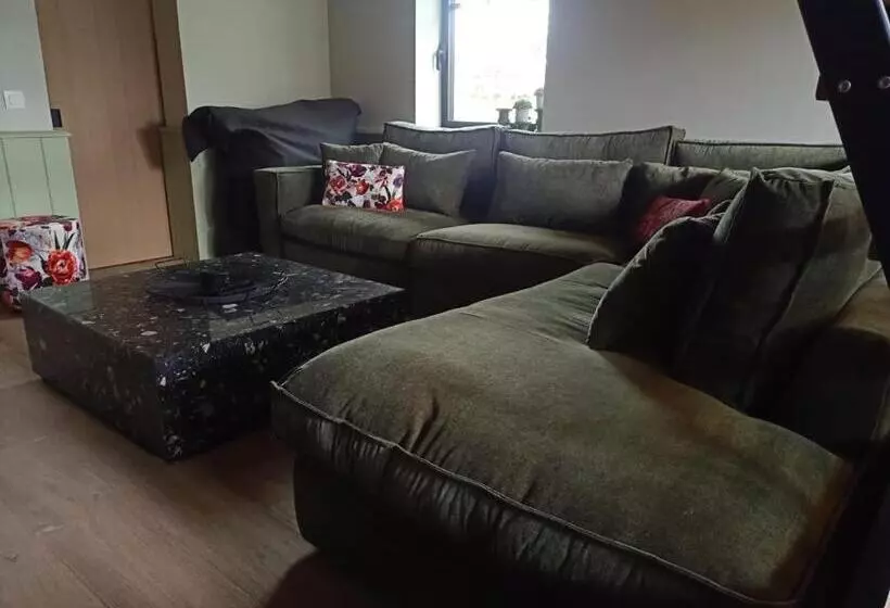 Mademoiselle Nineth Met Sauna