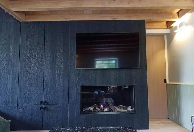 Mademoiselle Nineth Met Sauna