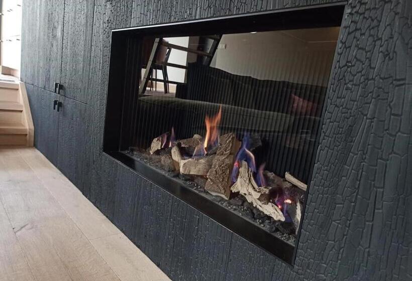 Mademoiselle Nineth Met Sauna