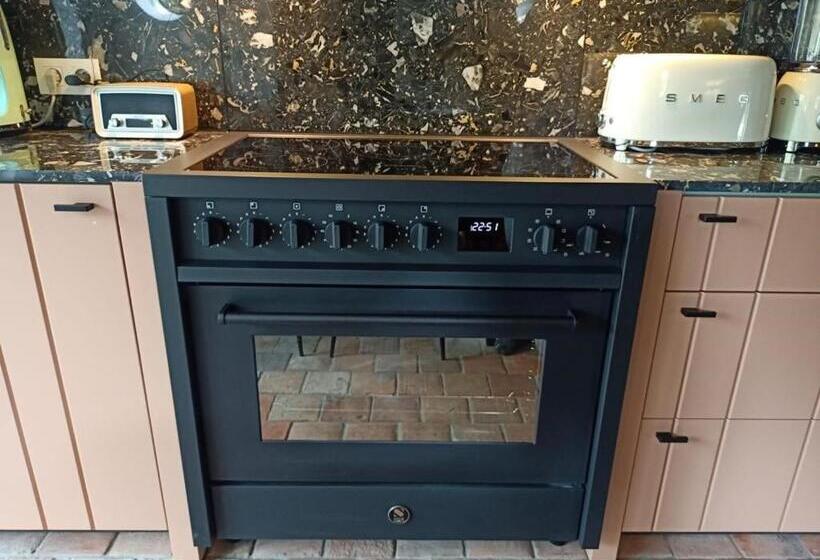 Mademoiselle Nineth Met Sauna