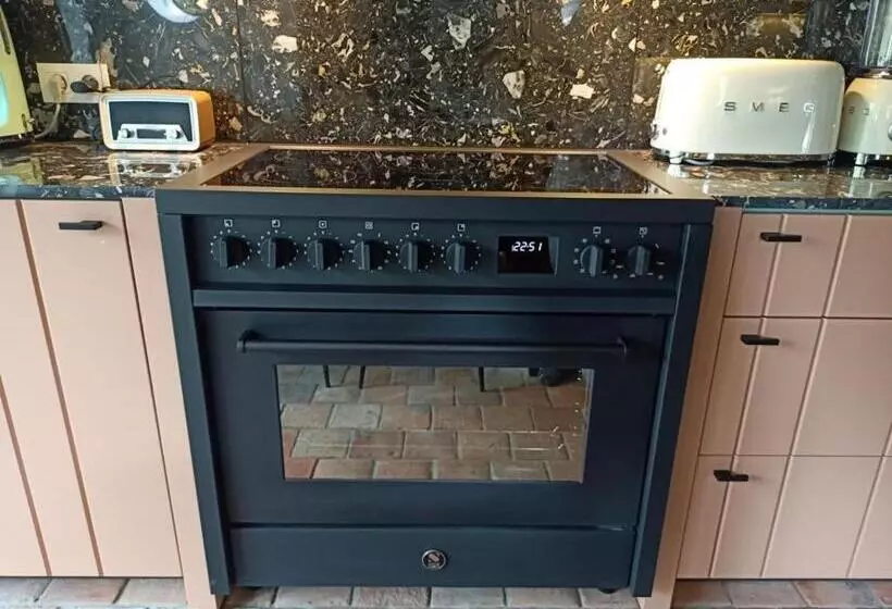 Mademoiselle Nineth Met Sauna