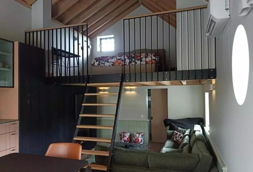 Mademoiselle Nineth Met Sauna